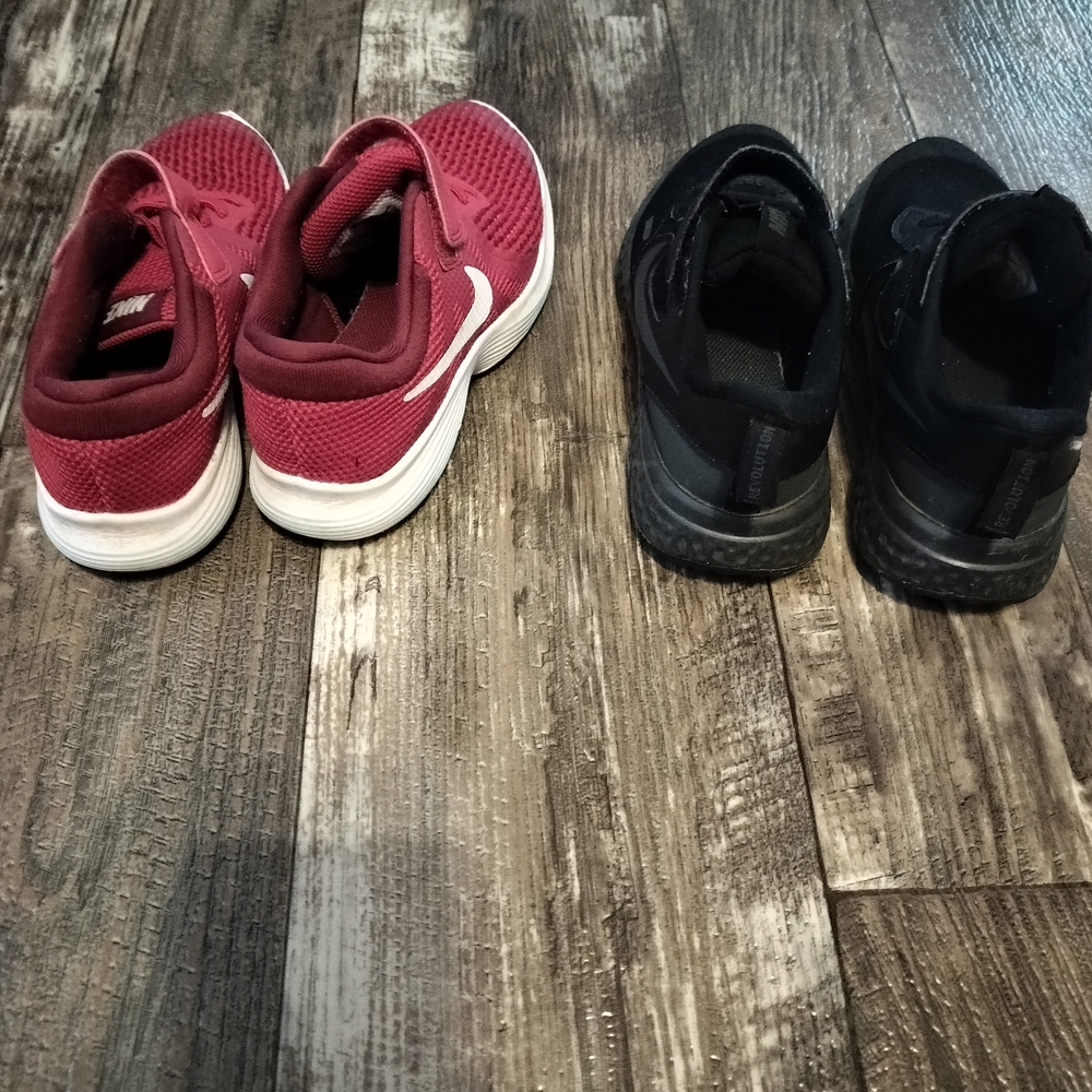 Nike Kids' Sneakers in Red and Black - Picture 3 of 3